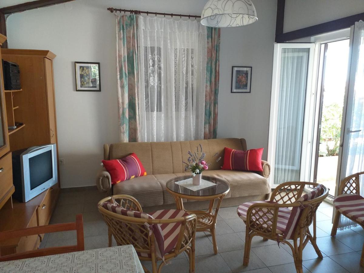 Beachfront House Nada - Happy Rentals Карлобаг Екстер'єр фото