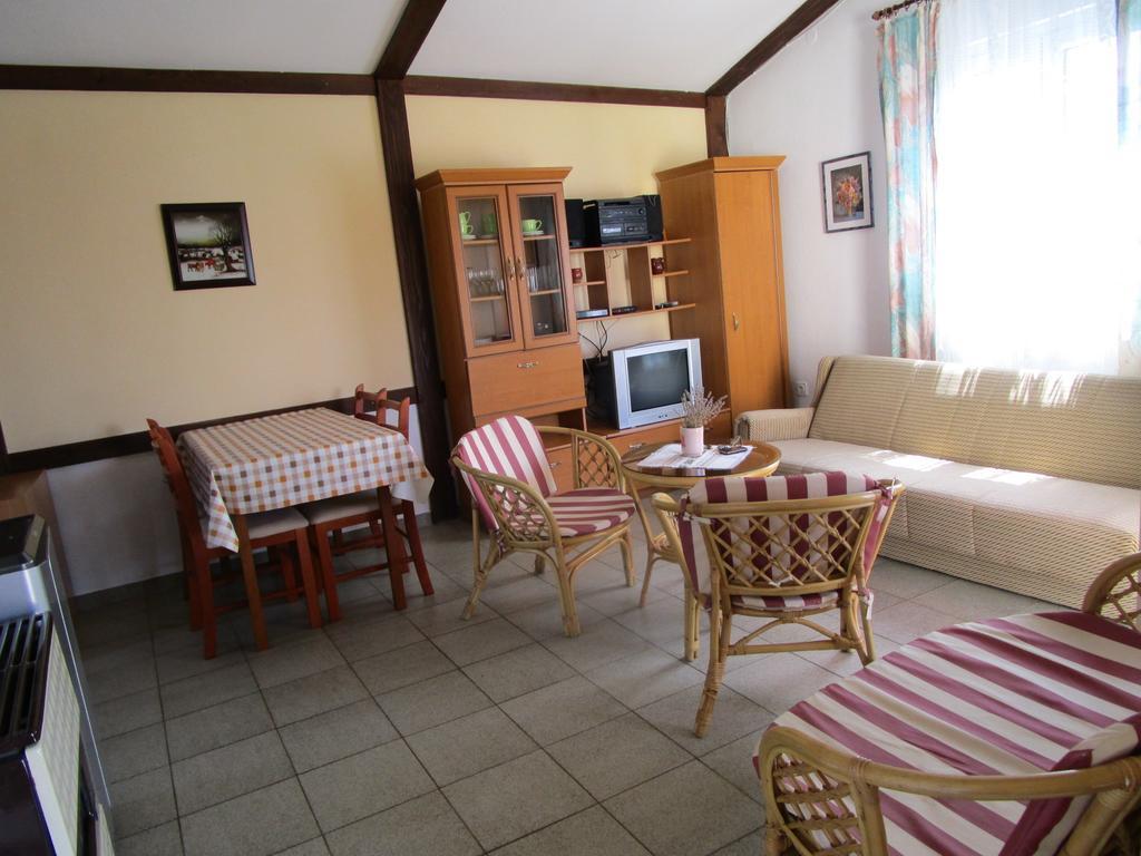 Beachfront House Nada - Happy Rentals Карлобаг Номер фото