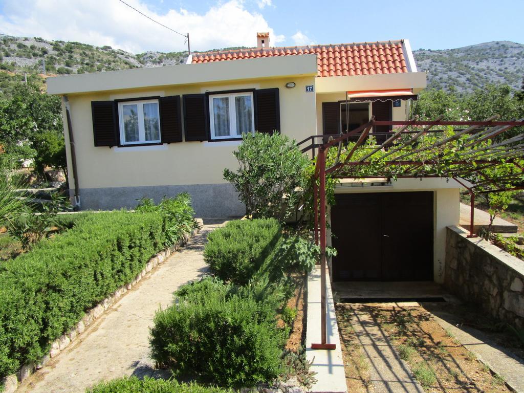 Beachfront House Nada - Happy Rentals Карлобаг Номер фото